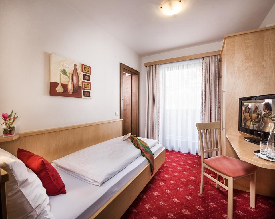 Pension Haus Am Dorfplatz Flachau Habitación foto